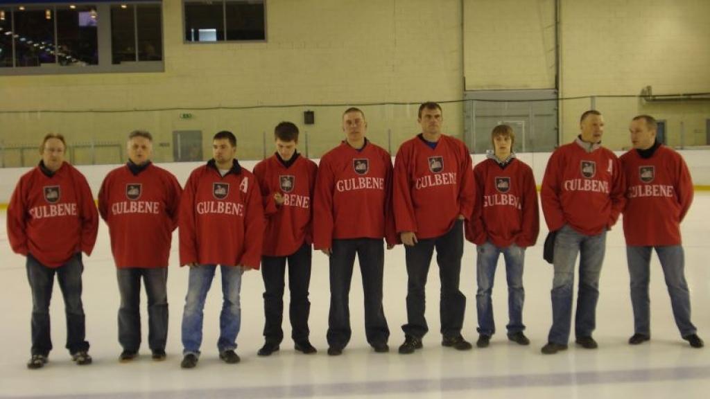 Valmierā notika Vidzemes hokeja čempionāta uzvarētāju apbalvošana 2. un 3. līgā. Šajā reizē ļoti bieži bija dzirdami gulbeniešu uzvārdi. 
Autors: Arnis Martusevičs