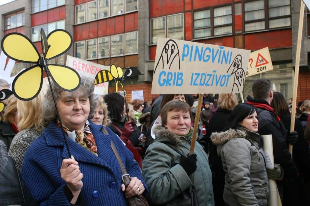 Šodien Rīgā notika skolotāju protesta akcija, kurā pulcējās aptuveni 10 000 cilvēku. No Gulbenes rajona tajā piedalījās apmēram 100 izglītības darbinieku.