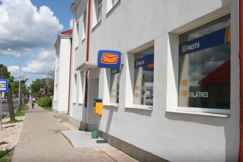 Ja arī turpmāk pensionārs vēlēsies pensiju saņemt mājās, tad viņam par to būs jāmaksā. Tiek piedāvāta iespēja arī atvērt Pensiju kontu. Lai izņemtu pensiju no šī konta ir jāmaksā komisijas maksa 20 santīmi.
Autors: Gatis Bogdanovs