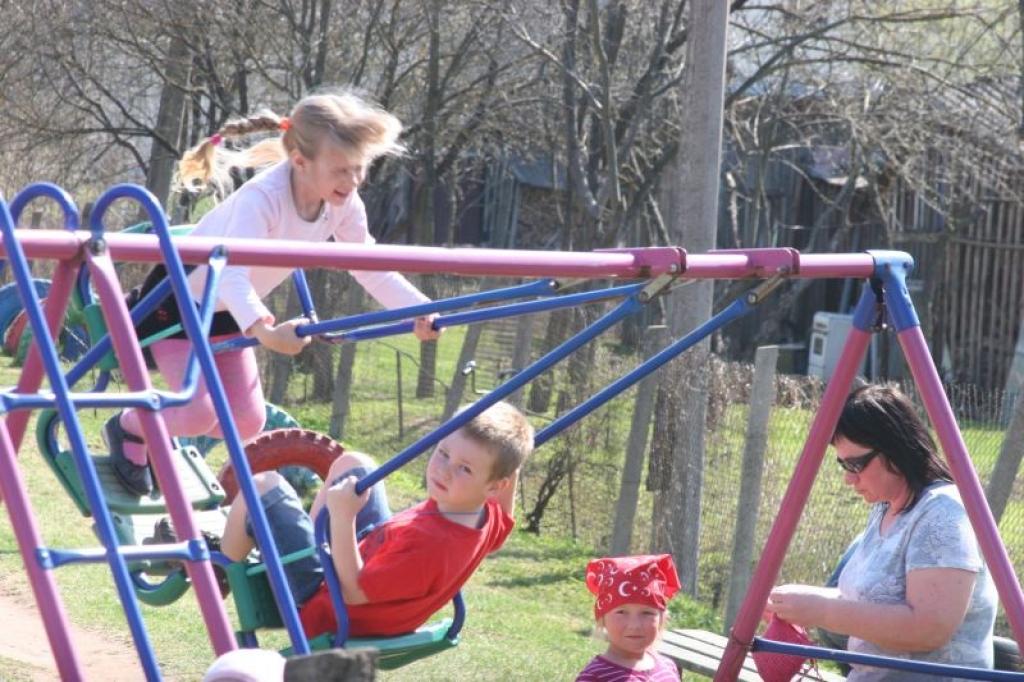 Līdz 11.maijam vecāki tiek aicināti izdomāt un aizpildīt aptauju bērnudārzos, kurā viņiem ir jānorāda, vai bērnam būs nepieciešams bērnudārzs vasarā. 
Autors: Gatis Bogdanovs