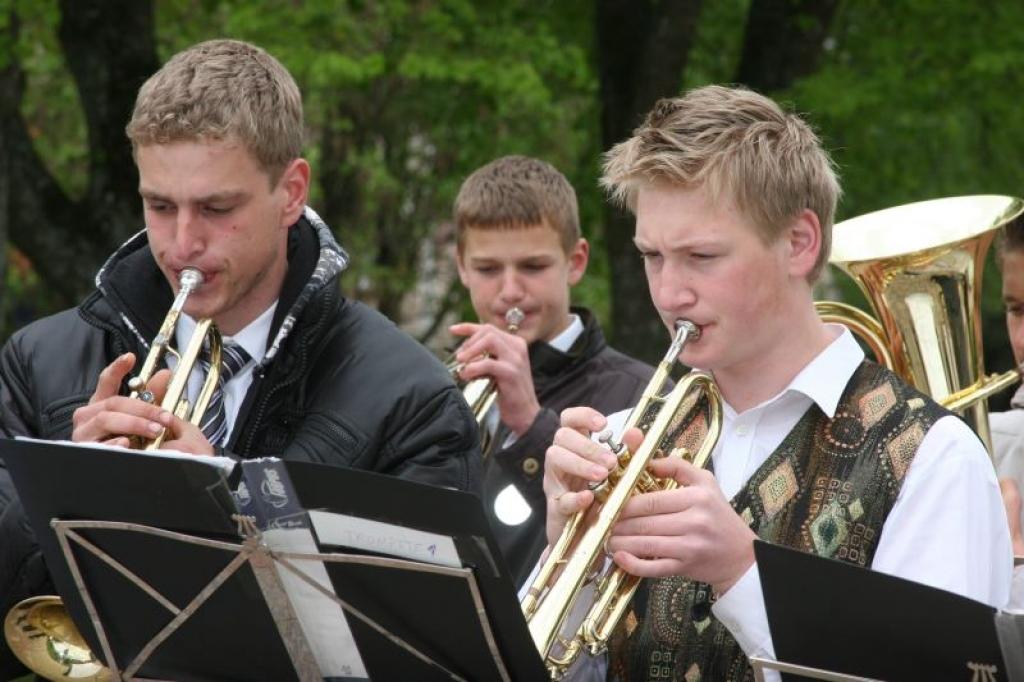 Sestdien pie strūklakas Gulbenes centrālajā skvērā notika pūtēju orķestru defilē programma un sporta centrā -  Latvijas skolu jaunatnes dziesmu un deju svētku pūtēju orķestru modēlēšanas koncerts. Pasākumā piedalījās vairāk nekā 600...