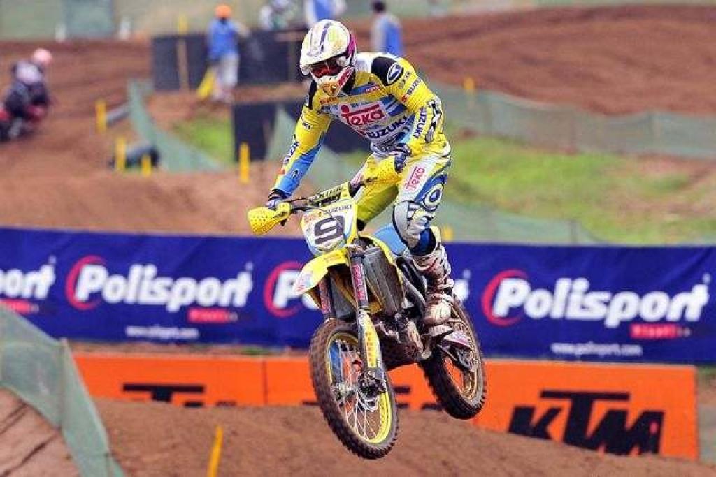 Latvijā pirmo reizi notiekošā Pasaules motokrosa MX1 un MX2 čempionāta kvalifikācijas dienā lieliskus rezultātus izcīnīja un tiesības startēt no pirmās starta pozīcijas beļģis Kens Dedīkers (Ken de Dycker).
Autors: No Latvijas 