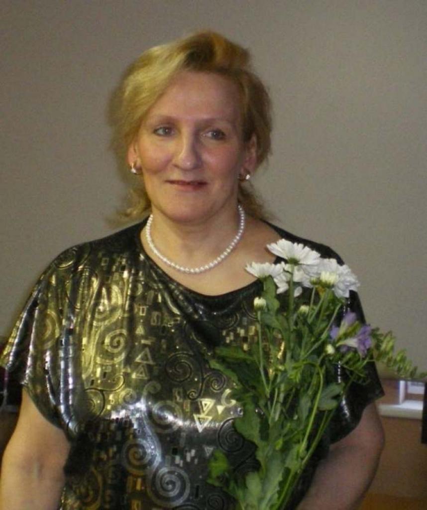 “Mans mūža pienākums ir uzturēt manas mammas – izcilas rakstnieces Regīnas Ezeras piemiņu,” saka viņas meita tulkotāja Aija Vālodze.
Autors: Iveta Krūmiņa