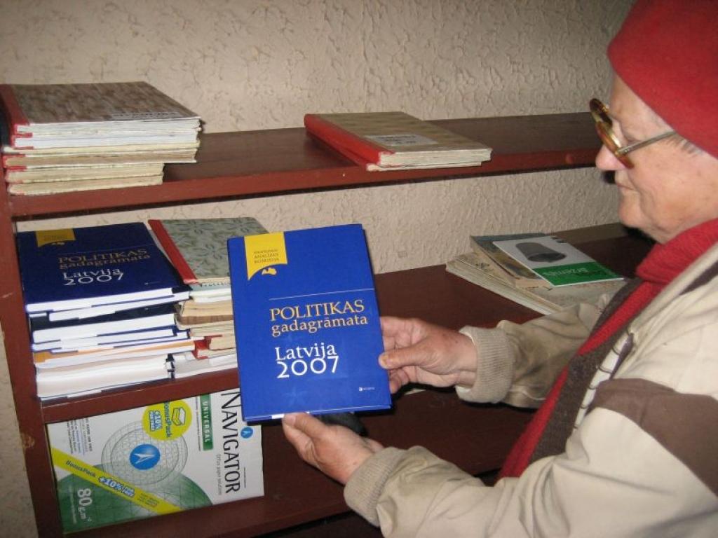 Gulbenes bibliotēkā īpašā vietā katru dienu var atrast grāmatas, kuras ikvienam ir ļauts ņemt līdznešanai uz mājām. Atpakaļ nav jānes. 
Autors: Diāna Odumiņa