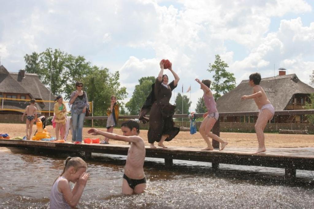 Gulbenes katoļu draudze atpūtas kompleksā 