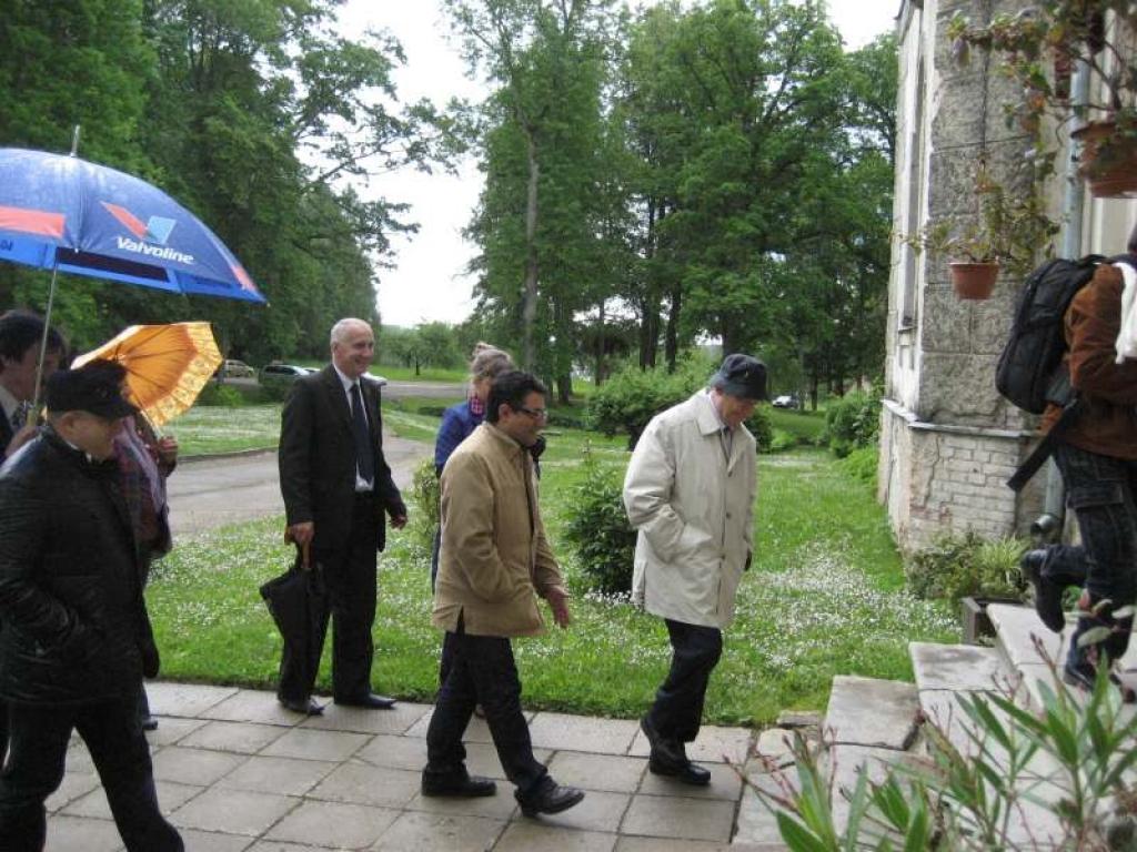 Stāmerienā princis ieradās kopā ar plašu tautiešu delegāciju, jo itāļi vēlas ekranizēt Džuzepes Tomazi di Lampedūzas un Stāmerinas baroneses psihoanalītiķes Aleksandras fon Volfas mīlas stāstu. Filmas iecerei dots nosaukums 