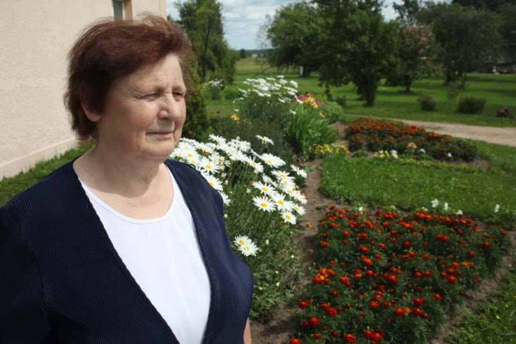 “Jūtos laimīga, ka dzīvoju kopā ar meitas ģimeni un varu izbaudīt bērnu un mazbērnu mīlestību,” saka Stradu pagasta iedzīvotāja Anna Greble.
Autors: Gatis Bogdanovs 