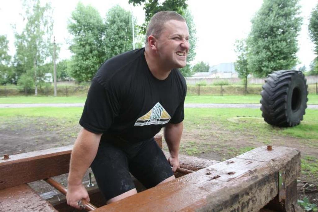 “Sākums bija diezgan slikts, bet beigās viss izdevās ļoti labi. Es biju domājis, ka šajā posmā man būs 4. vai 5.vieta, jo cīņa šogad ir ļoti sīva, bet tā sanāca, ka izdevās izcīnīt 3.vietu,” saka A.Leišavnieks.
Autors: Gatis Bogdanovs