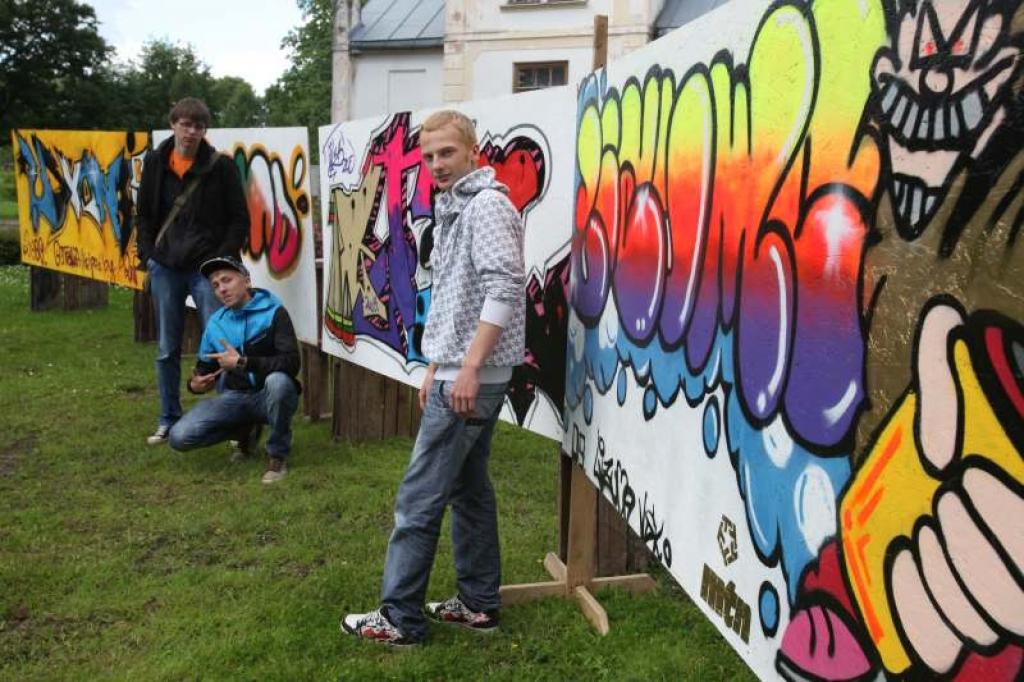 Ar lielu aizrautību visi jaunieši pievērsās grafīti. Viņi priecājās, ka viņiem ir ļauta iespēja izprast šo mākslu.
Autors: Gatis Bogdanovs