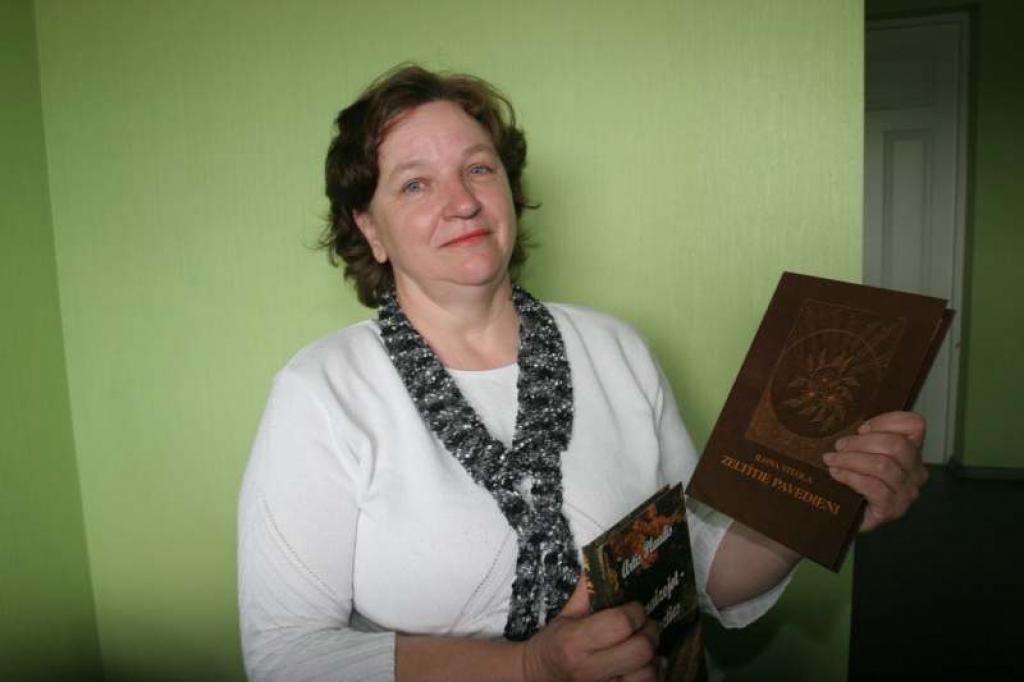 Ilona Vītola lepojas, ka ir izdevies laist klajā gan novadnieka dzejnieka Arta Plauža grāmatu “Promaizejot – atgriezties”, gan arī monogrāfiju par dzejnieci alūksnieti Vēsmu Kokli – Līviņu.
Autors: Evita Brokāne