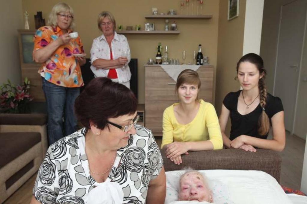 Marta Žīgure šobrīd dzīvo meitas Dzintras Mednieces un viņas vīra Jāņa ģimenē. Dzintra saka, ka mammas mūžs nav bijis viegls, taču varbūt tieši tas ir devis izturību nodzīvot tik ilgu mūžu.
Autors: Gatis Bogdanovs