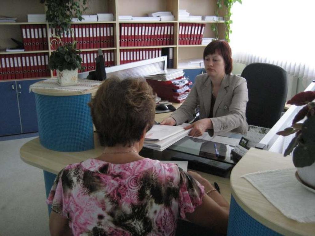 Seniori nāk meklēt taisnību. Tāda tagad ir ikdiena Valsts sociālās apdrošināšanas aģentūras Gulbenes nodaļā. Pensionāri šeit var saņemt atbildes par pensijas samazinājumu.
Autors: Diāna Odumiņa