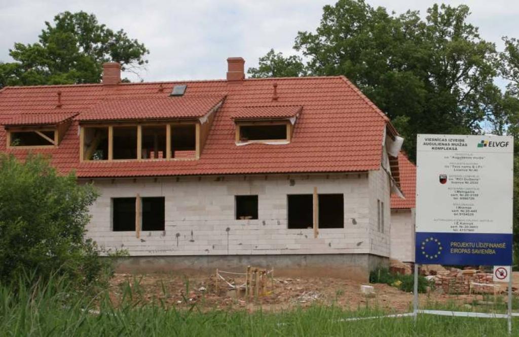 2005.gadā, kad Augulienas muižas teritorijā ritēja sparīgi būvdarbi, oficiālā informācija liecināja – te top viesnīva
Autors: No arhīva