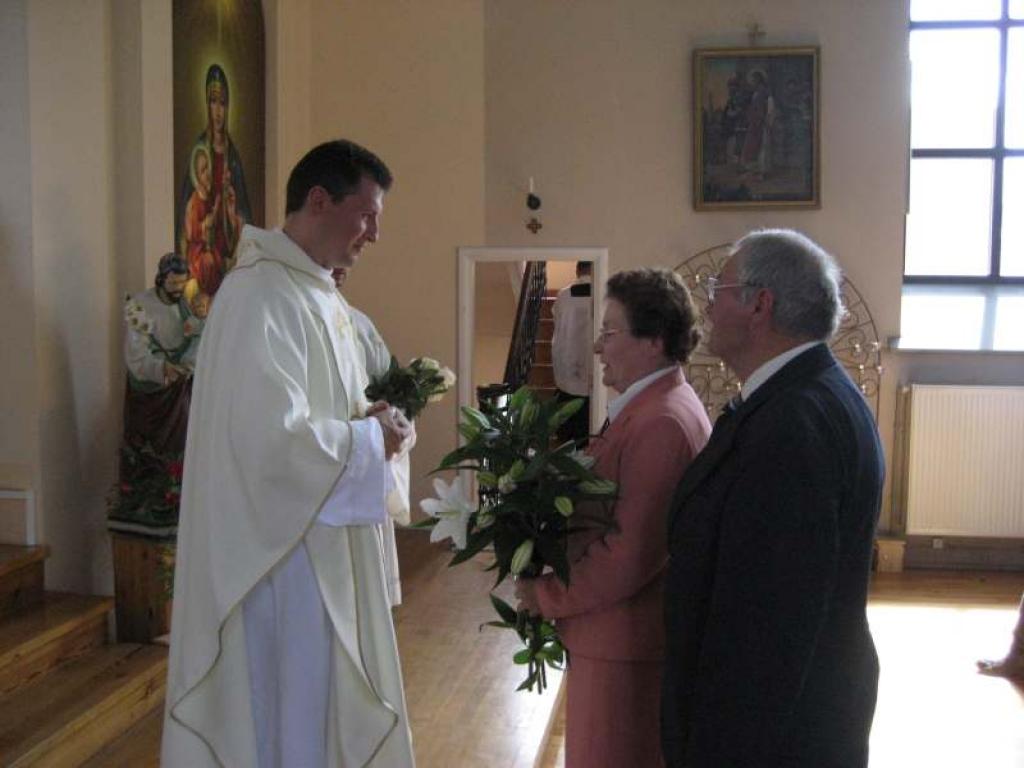 Gulbenē dzimušais Kravaļu dinastijas jaunākais priesteris Ilmārs Kravalis sestdien dzimtajā pilsētā svinēja primīciju – savu pirmo Svēto Misi.  Notikums dievnamā pulcināja vairākus garīdzniekus, tostarp Ilmāra brāli - priesteri Andri...
Autors: Diāna Odumiņa