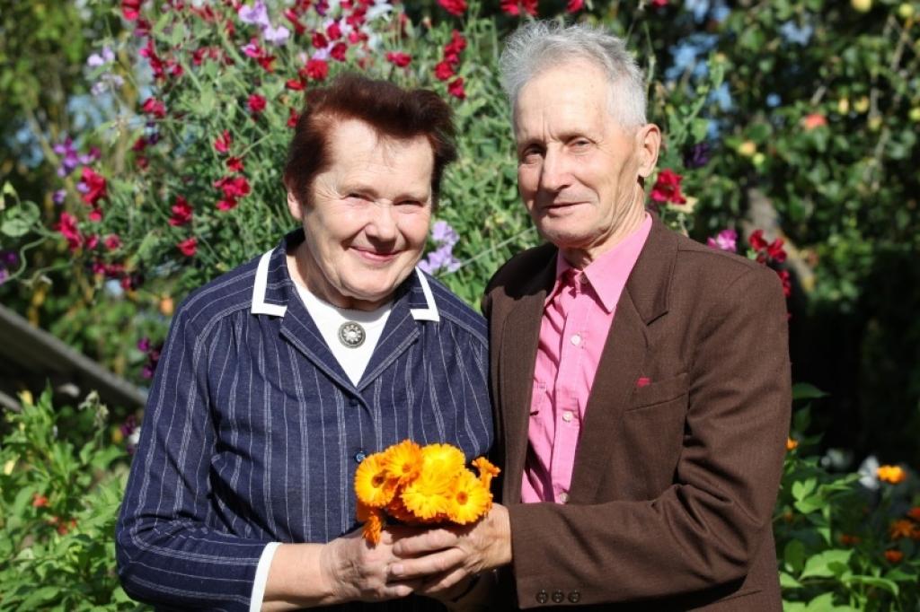 Šodien zelta kāzas Rankas pagasta “Avotiņos” svin Skaidrīte un Ilmārs Zīlīši. Viņiem šos svētkus sarūpējuši bērni un mazbērni.
Autors: Gatis Bogdanovs 