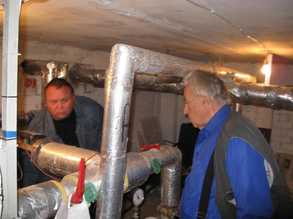 Trešdien Gulbenē, Nākotnes ielā, kādai daudzdzīvokļu mājai tika atslēgta karstā ūdens padeve, jo konstatēts, ka kopējam siltuma skaitītājam patvaļīgi norauta plombe. Tas siltumpiegādātājam ļauj secināt, ka, iespējams, mājā notikusi siltuma zagšana. Vai tā ir, par to strīds vēl turpinasies. 
Autors: Diāna Odumiņa