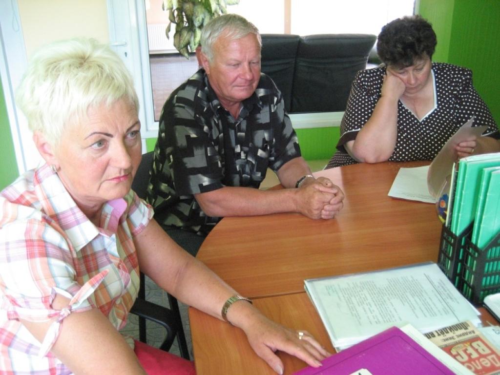 Uzņēmēji, kam nav atmaksāti rēķini par autobusa izmantošanu, par spēlētāju un trenera ēdināšanu un guldināšanu viesnīcā, domā, ka 