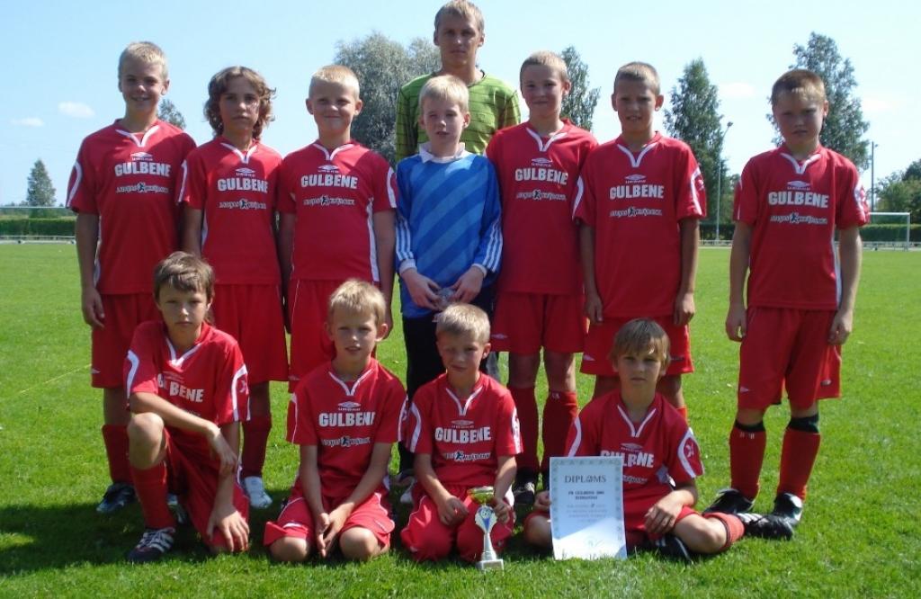 Gulbenes jaunie futbolisti Latvijas jaunatnes līgas ZA reģiona čempionātā futbolā U-12 grupā ierindojās piektajā vietā. 
Autors: no personiskā albuma