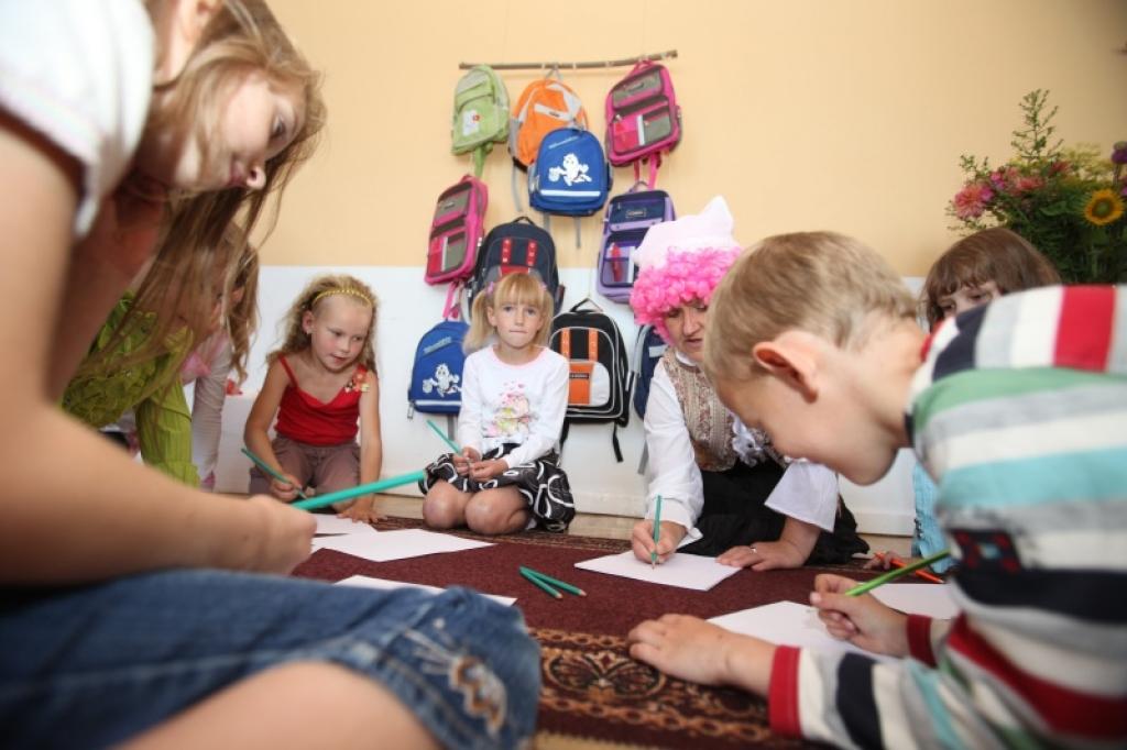 Daukstu pagasta skolēniem, kuri šogad uzsāks mācības Daukstu pamatskolas pirmajā klasē, piektdien, 21.augustā, notika pirmīšu portfelīšu svētki.
Autors: Inita Savicka