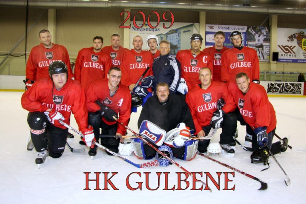 1.rindā no kreisās: Alberts Bubišs, Deniss Kozlovskis, Guntis Konrāds, Andris Jaunbērziņš, Māris Deksnis; 2.rindā no kreisās: Dmitrijs Novikovs, Raitis Āboliņš, Ivo Kindzulis,   Dainis Ozoliņš, Ritvars Ohnovskis, Arnis Martusevičs, Vjačeslavs Ruļovs, Igors Šakurovs, Raimonds Lenčiks.
Autors: No personiskā albuma