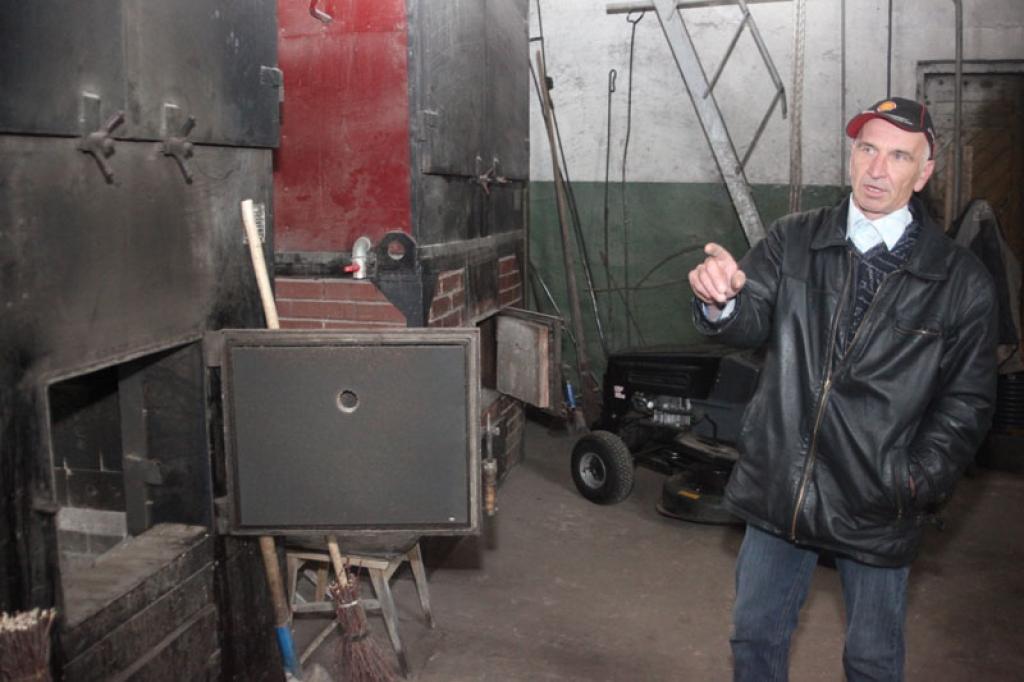 Daukstu pagasta pārvaldes izpilddirektors Juri Spenneru neizbrīna cilvēku sašutums, uzzinot jauno apkures tarifu. Viņš ir pārliecināts, ka vēl nāksies uzklausīt ne vien vien neapmierinātu Staru iedzīvotāju.
Autors: Gatis Bogdanovs