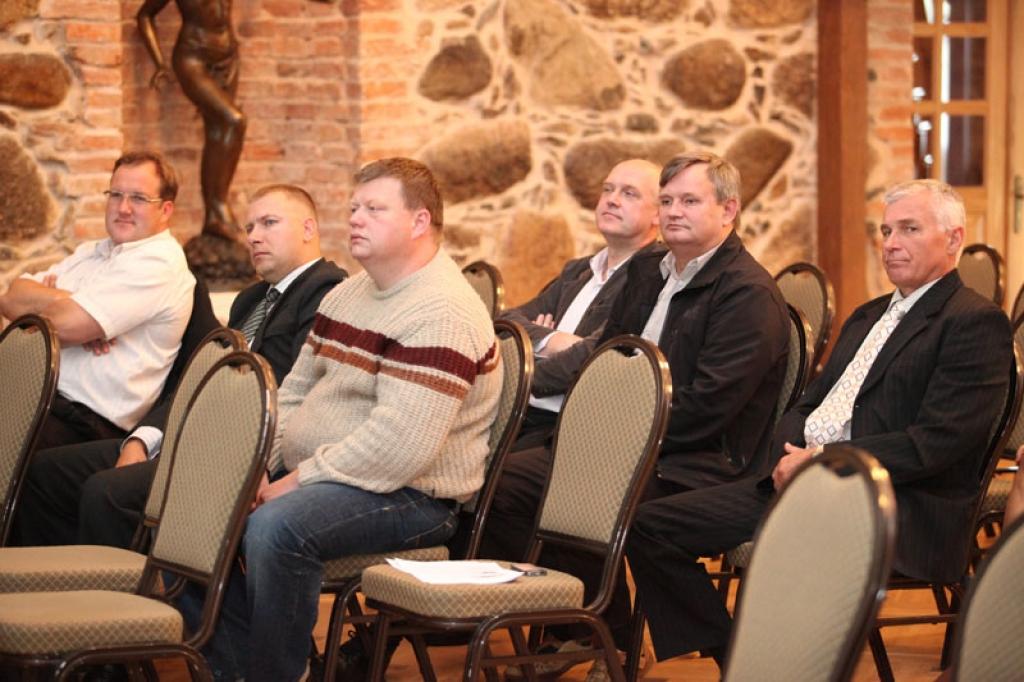 Semināra dalībnieki guva tikai skaidrojumu, ko no uzņēmējiem vēlas bankas, bet vai tās vienmēr būs pretimnākošas arī uzņēmējiem, konkrētas atbildes nebija.
Autors: Gatis Bogdanovs