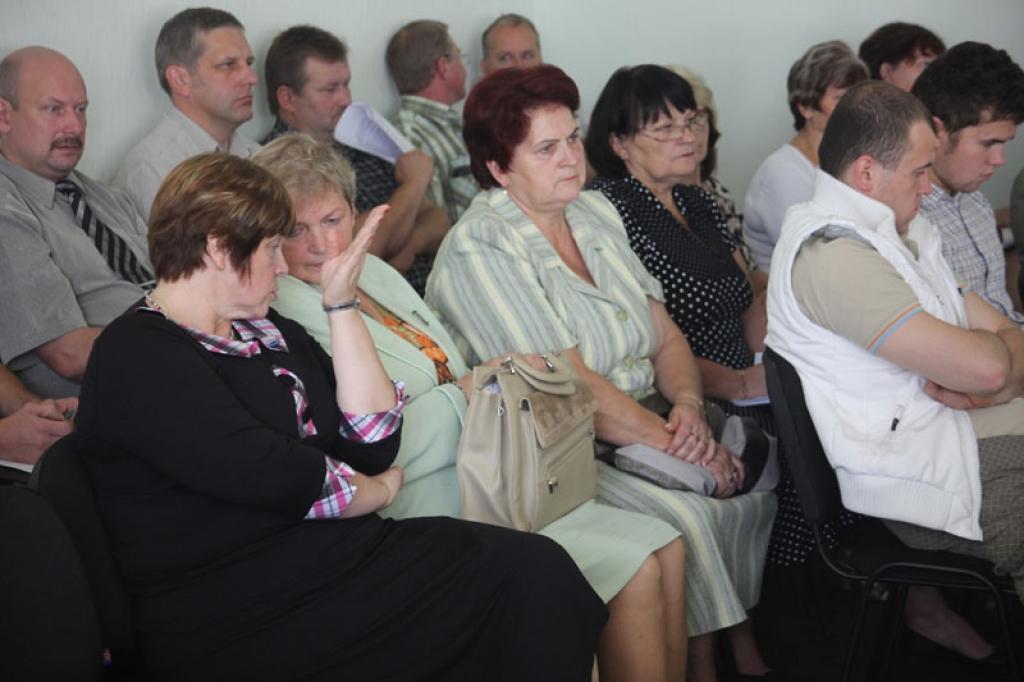 Uz Gulbenes novada domes sēdi bija ieradušās arī vidusskolu un ģimnāzijas direktores Irēna Ābeltiņa, Tamāra Briede un Lidija Ķeķere. Viņas pauda savu viedokli par finansējuma sadali.
Autors: Gatis Bogdanovs