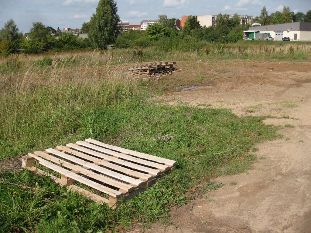 Vai kādam rūp, lai cilvēki neiekristu akā? Izrādās, jā. Gulbenietis Juris, ieraugot, ka akai kāds garnadzis visticamāk nozadzis tās vāku, nepalika vienaldzīgs. Vaļējai akai viņš kopā ar pilsētas pārvaldnieku uzlika koka plāksni. Pēc nedēļas akai tika uzlikts normāls vāks.
Autors: Inita Savicka, Gatis Bogdanovs