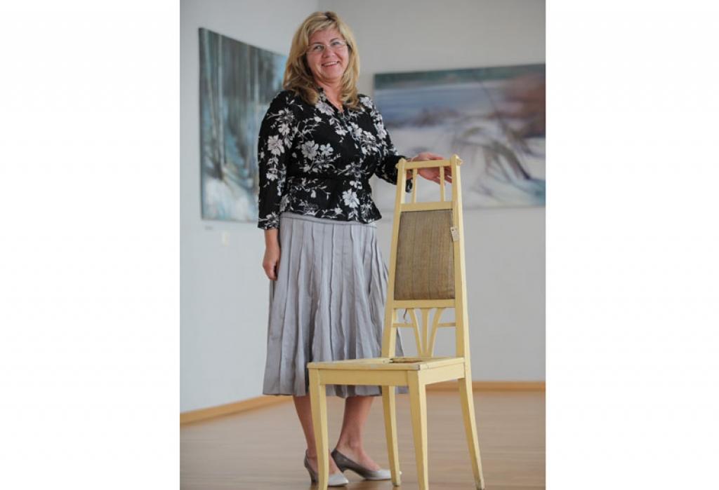 “Gulbenes Vēstures un mākslas muzejam šis un vēl trīs krēsli, kas savulaik piederējuši novadniekam Jūlijam Maderniekam, ir ārkārtīgi vērtīgs ieguvums,” saka Vēstures un mākslas muzeja direktore Valda Vorza.
Autors: Gatis Bogdanovs