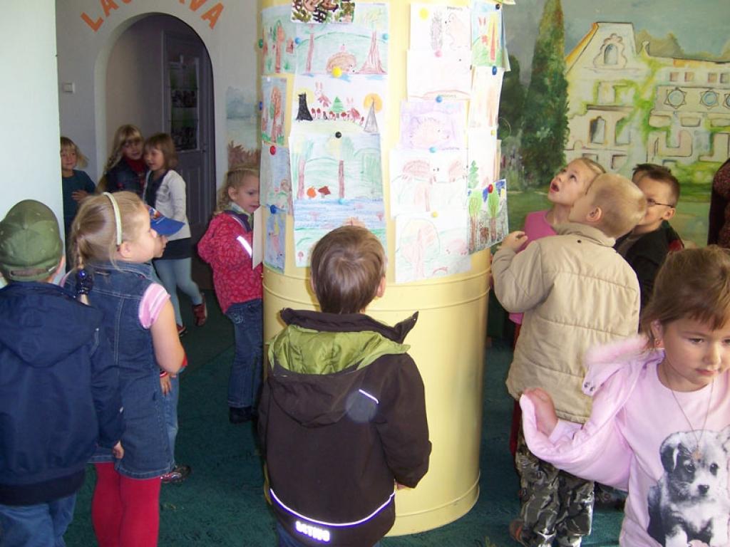 Gatavojoties Miķeļdienai, uz literāru bērnu rītu „Rudens mežā”, Gulbenes bērnu bibliotēkā tika aicināti Gulbenes pirmsskolas iestāžu audzēkņi. Lasot Mika Valdberga grāmatiņu „Sēņu laikā”, bērniem radās daudz jautājumu, uz kuriem mēģinājām...