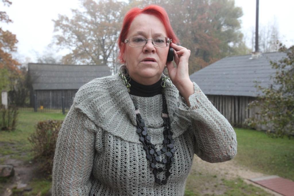 Astrīda Vilciņa no Stradu pagasta, kas kultūras darbā nostrādājusi 30 gadus, šodien palikusi bez darba. 
Autors: Gatis Bogdanovs