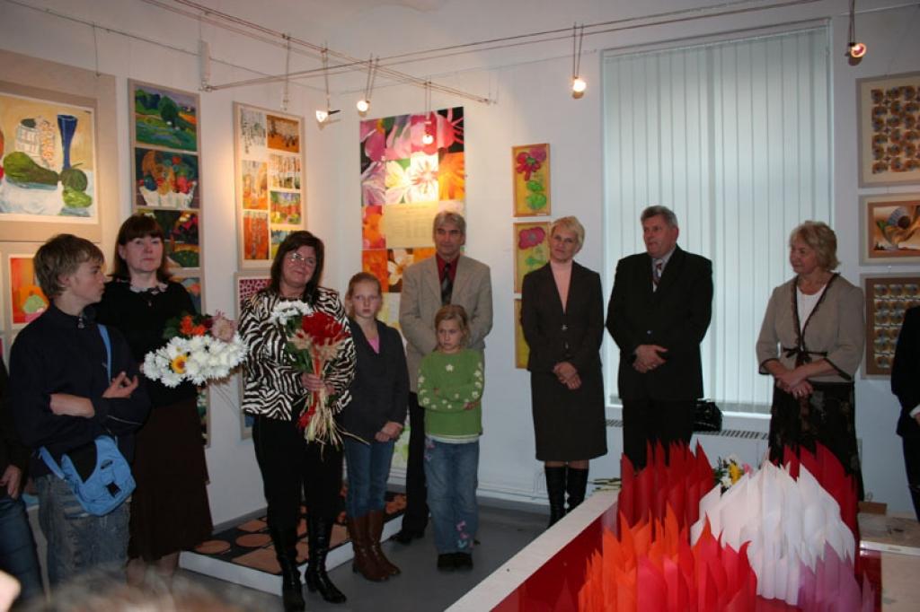 Gulbenes Vēstures un mākslas muzejā kopš pagājušās piektdienas ir skatāma Gulbenes mākslas skolas audzēkņu izstāde.
Autors: Gatis Bogdanovs