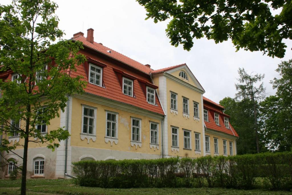 K.Valdemāra direktore Ērika Ivanova norāda, ka pašlaik skolā mācās 78 skolēni, un tas ir par 19 skolēniem vairāk nekā pagājušajā gadā, jo uz šo skolu dodas arī citu pagastu bērni.
Autors: Gatis Bogdanovs