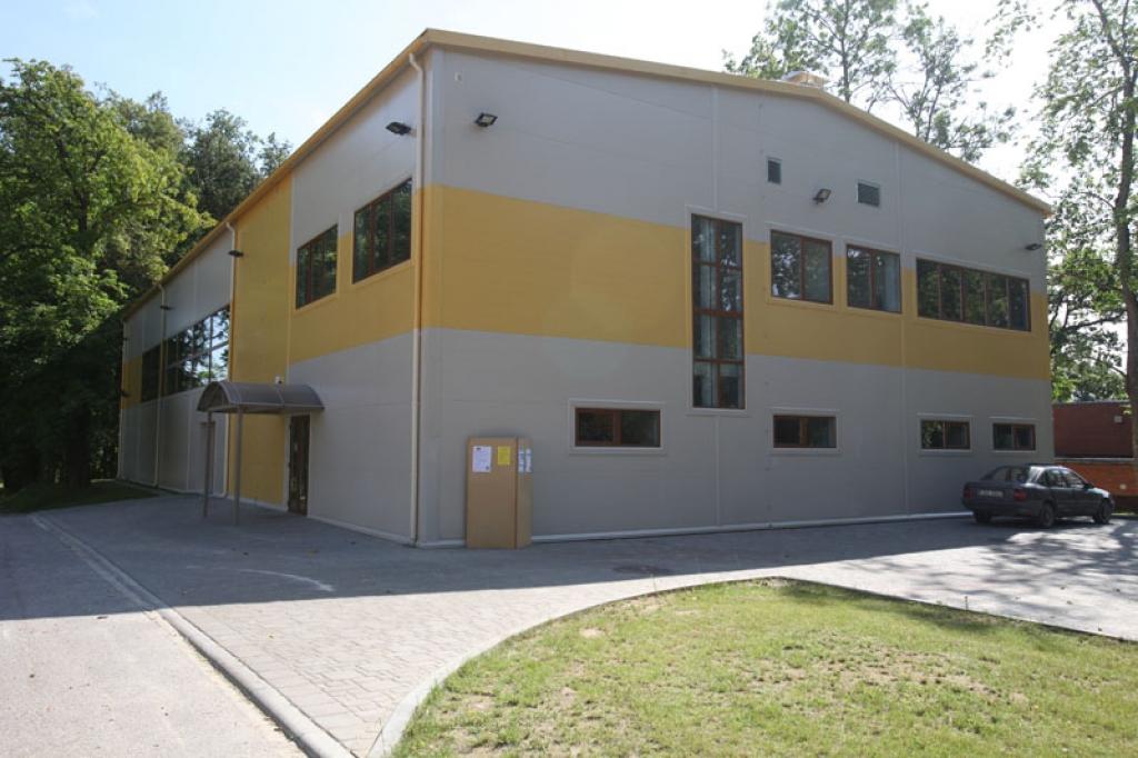 Deputāti Druvienai pārmeta sporta zāles būvniecību, bet tajā pašā laikā norādīja, ka sporta zāle ir tāda, kādai vajadzētu būt pie katras skolas.
Autors: Gatis Bogdanovs (no arhīva)