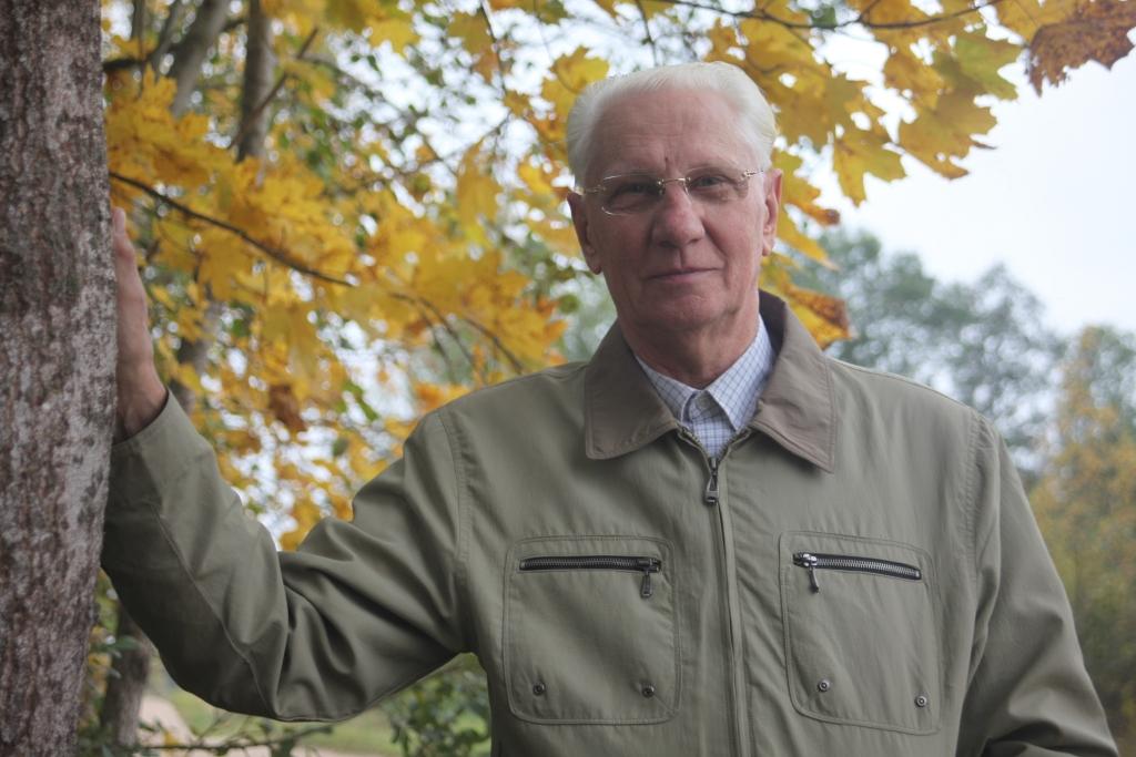 Gulbenietis Arvīds Paipals neslēpj, ka viņam patīk lasīt ogas un strādāt dārzā, bet tad gan  viņš skaļi nedziedot, lai gan varētu to darīt.
Autors: Gatis Bogdanovs