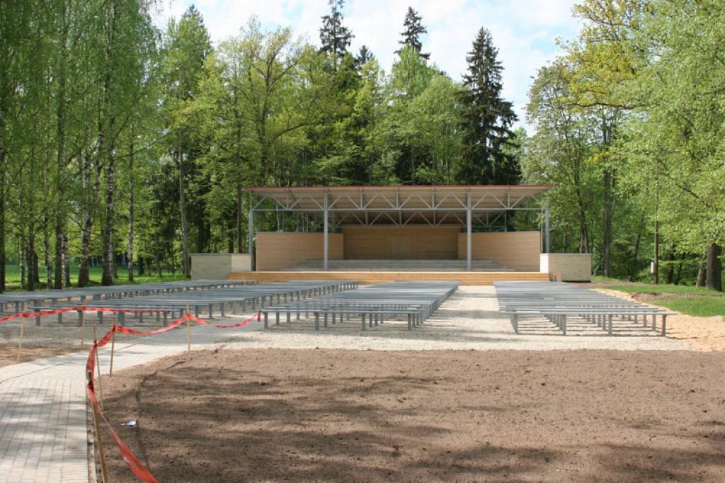 Litenes pagastā sabvulaik objektiem ir ņemti kredīti, arī brīvdabas estrādei un sporta laukuma ierikošanai. Kur tagad ņemt 47 000 latu?
Autors: Gatis Bogdanovs (no arhīva)