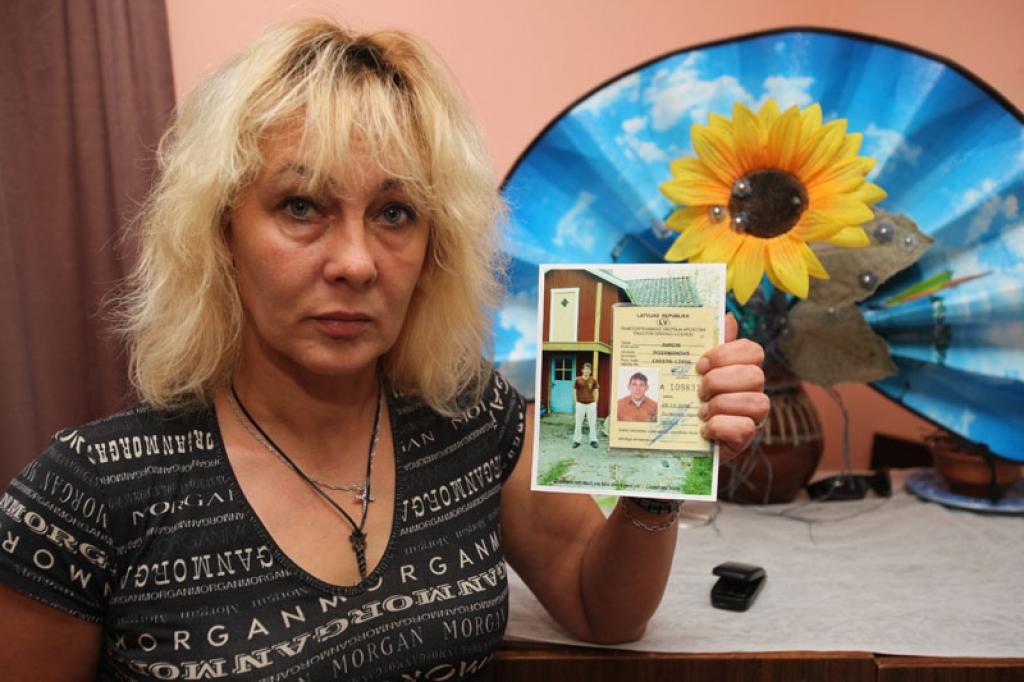 Skaidrīte Sveķe apzinās, ka viņas brāļa Jurija, visticamāk, vairs nav starp dzīvajiem, tomēr viņa un pārējie tuvinieki cer viņu atrast.
Autors: Gatis Bogdanovs