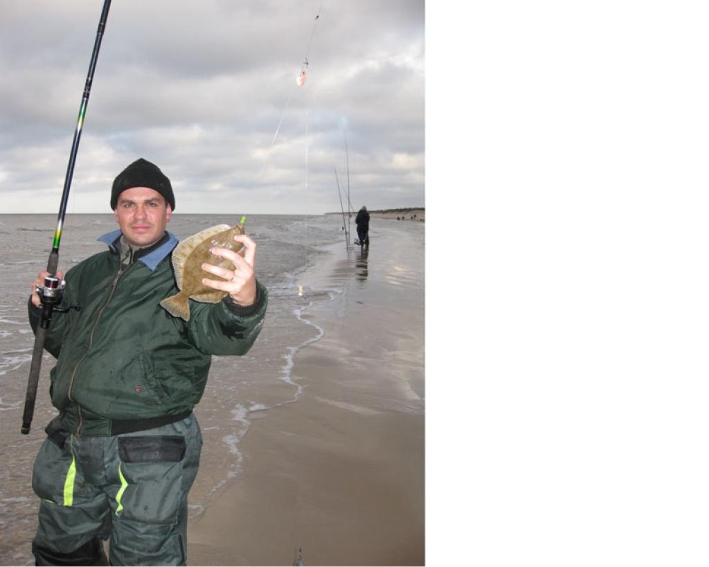 Gulbenietim Jānim Auzānam pirmajā reizē braucot uz jūru makšķerēt butes, izdevies gūt pietiekami labu lomu. “Kad jūrā sacēlās kārtīgi viļņi, tas bija ko vērts!” saka makšķernieks.   
Autors: Gatis Bogdanovs