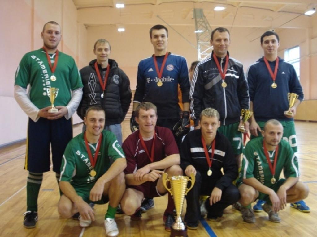 Pirmajā rindā no kreisās: A.Timenieks, M.Graudiņš, D.Tašiņš, S.Kauliņš.
Autors: No personiskā albuma