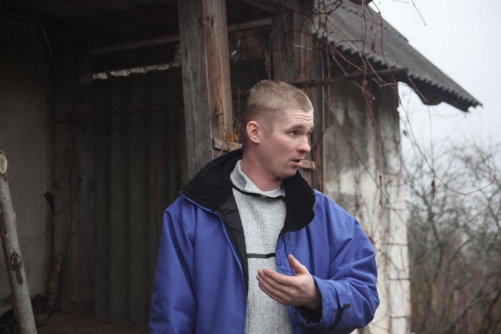 Ir dzirdēts ne viens vien stāsts par dzīvības glābējiem. Arī beļavietim Mairim Upītim izdevies glābt kaimiņieni Elzu. Viņam ir prieks, ka viss beidzies laimīgi, bet tajā pašās laikā jaunais vīrietis satraucas, kā sirmgalve dzīvos tālāk.
Autors: Gatis Bogdanovs