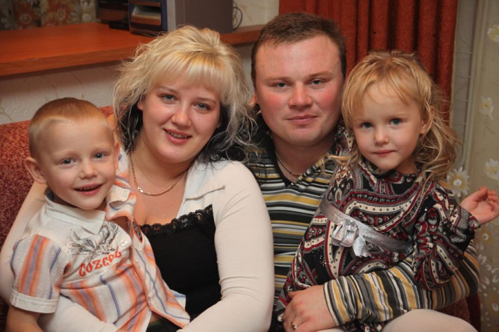 Dvīnīši Oskars un Kitija – tie ir dubulti prieki, bet arī dubultas rūpes. Un to Sintija un Jurijs tiešām arī ir izjutuši ne vienu vien mirkli. 
Autors: Gatis Bogdanovs