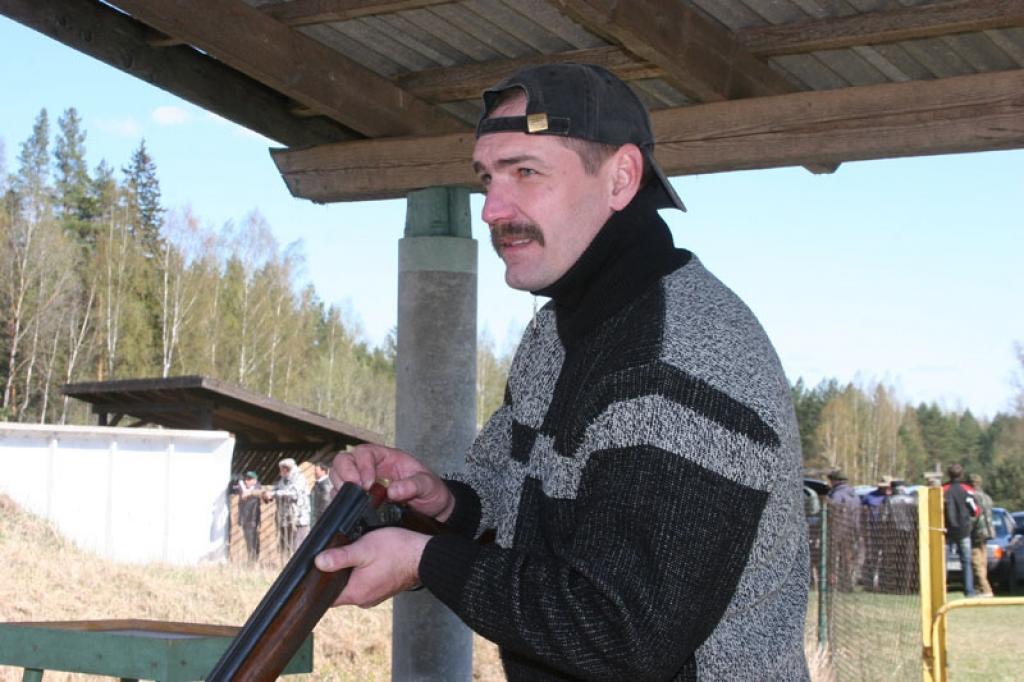 Lai uzlabotu šaušanas prasmes, Normunds Zaķis katru gadu cenšas startēt arī šaušanas sacensībās.
Autors: Gatis Bogdanovs (no arhīva)