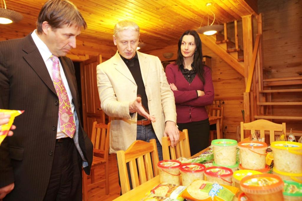  Ekonomikas ministrs Atis Kampars dārzeņu audzēšanas un pārstrādes uzņēmumu SIA 