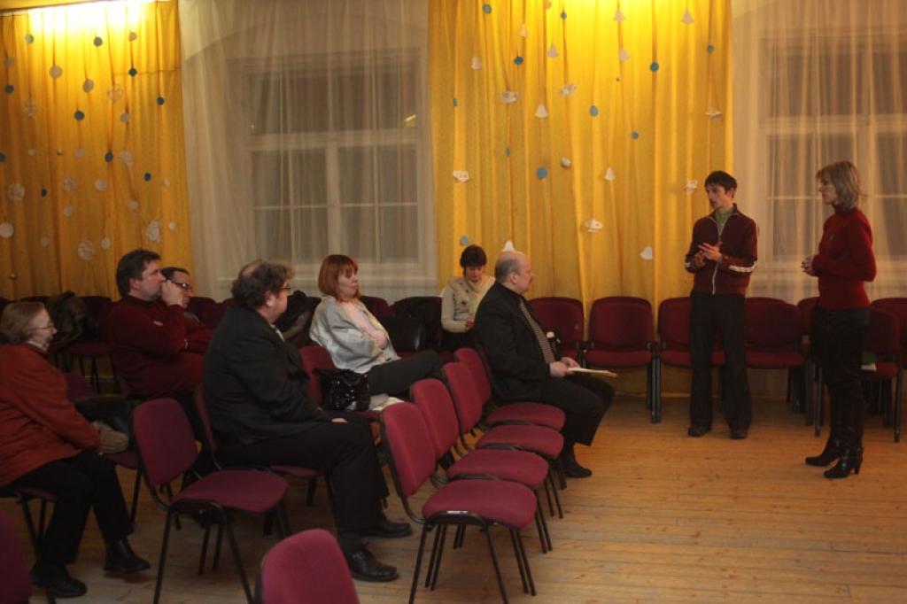 Cēsu SIA “ActusQ” pārstāvji trešdien Litenē prezentēja savu cūku fermas projektu, kuru plāno veidot pagasta teritorijā uz privātās zemes. Paredzams, ka pēc projekta realizācijas pašā fermā būs viena darba vieta, vēl pāris darbavietu – augkopībā un laukapstrādē.
Autors: Gatis Bogdanovs