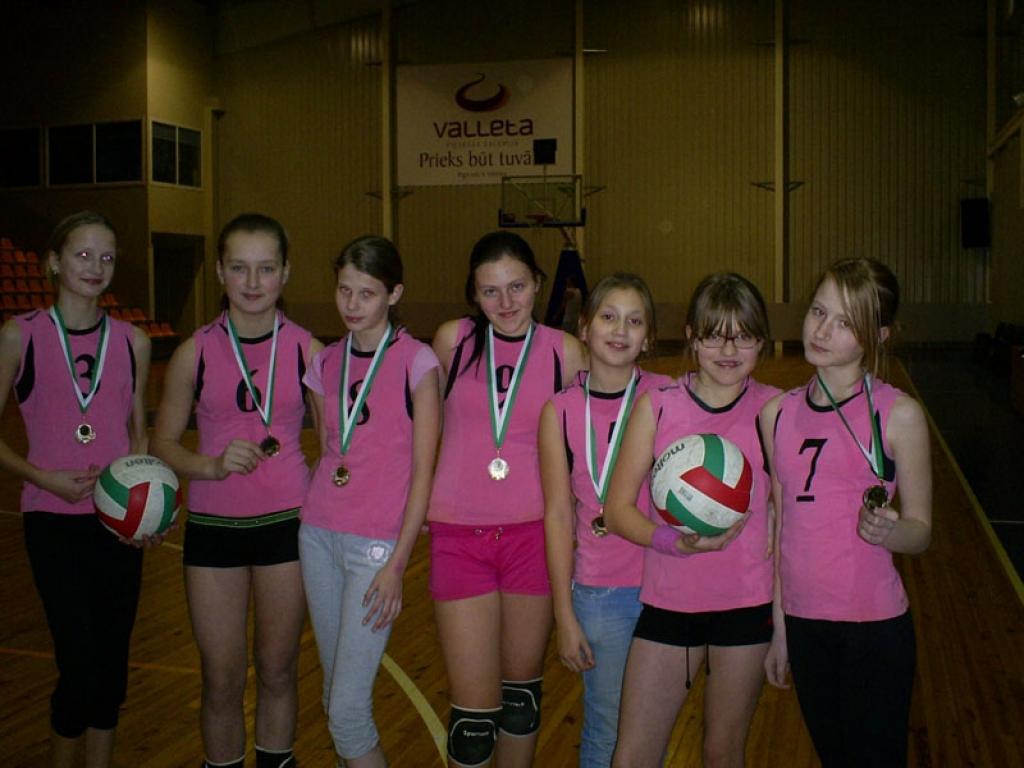 Gulbenes novada BJSS jaunās volejbolistes.
Autors: No personiskā albuma