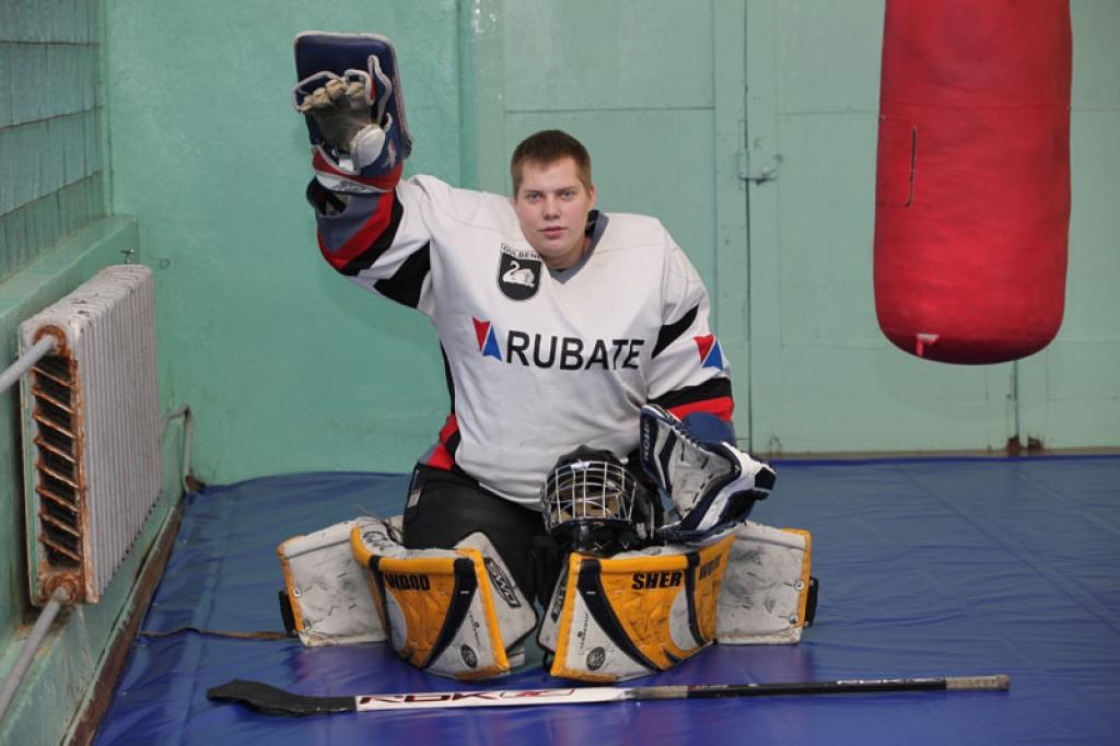 Hokejs Mikum Mezītim ir lielā aizraušanās, savukārt ikdienā viņš strādā SIA “Mega Rem” par pārdevēju. 
Autors: Gatis Bogdanovs