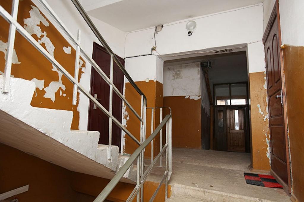 Pastāvīgās izmaksas ir tā naudas summa, ko katru mēnesi izlieto konkrētās mājas uzturēšanai, piemēram, sētnieks, 