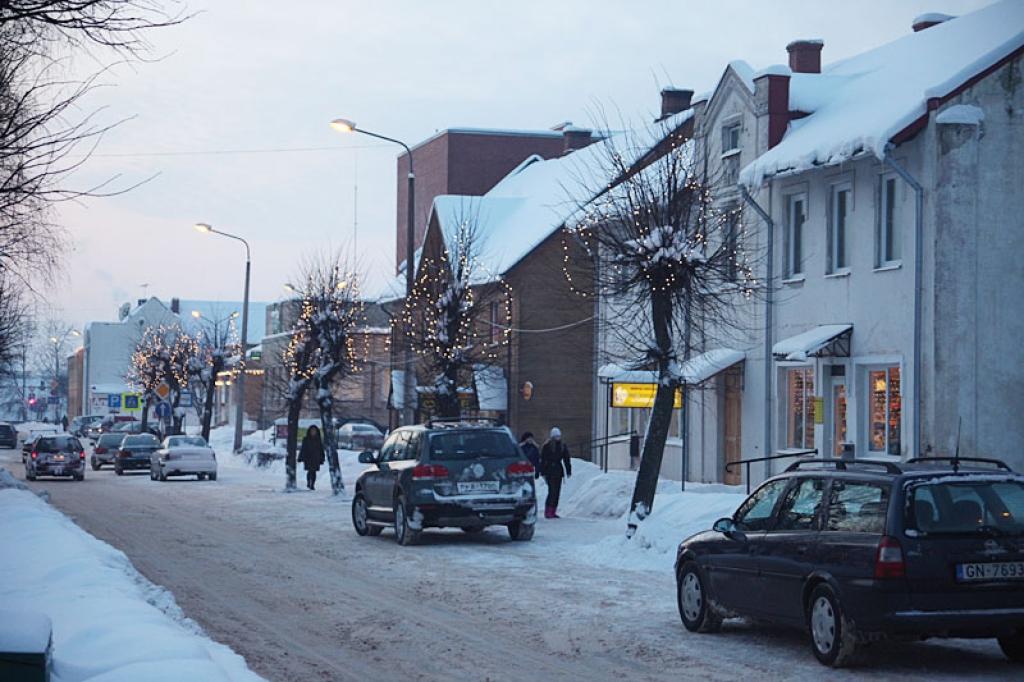 Ar pirmdienu Gulbenē arī vairs nebūs Ziemassvētku izgaismotā rotājuma pilsētas centrā. 
Autors: Gatis Bogdanovs