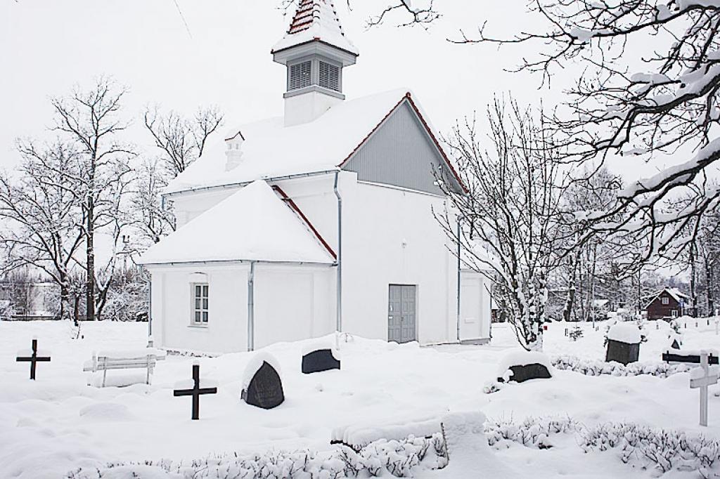 Gulbenes novadā pavisam ir 14 kapsētas. Gulbenes vecā kapsēta ir daļēji slēgta kapsēta, kur mirušos apbedī ģimenes kapvietās.
Autors: Gatis Bogdanovs