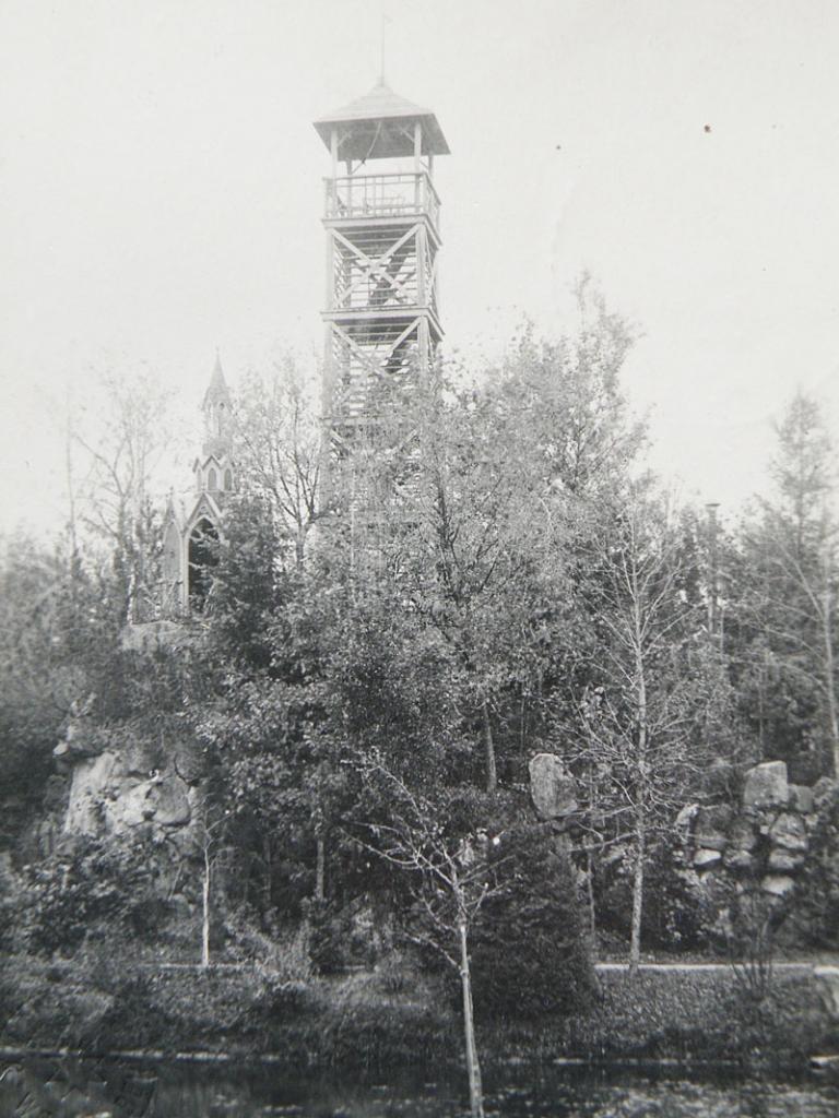 Gulbenes rozīnīte ir Kafijas kalns. Līdz 1905.gadam to greznoja kafijas paviljons un koka konstrukcijas skatu tornis. Varbūt kādreiz to te atjaunos?
Autors: No Aivara Zača personiskā arhīva  